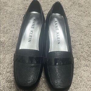 Anne Klein Black Leather Flats Timeless Design